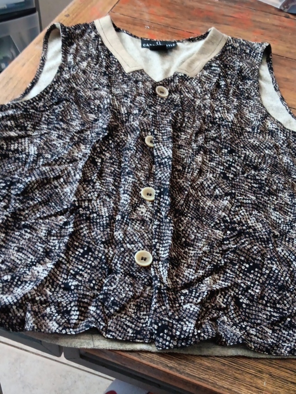 Carole Little Casual Sleeveless Button-Front Women's Top in Black and Cream